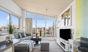 Fernseher, Kamin, DVD-Player, Stereoanlage