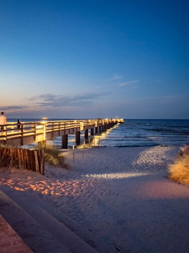 Seahorse - good furnishings, sea view, terrace, sauna, bikeport, utilities included.