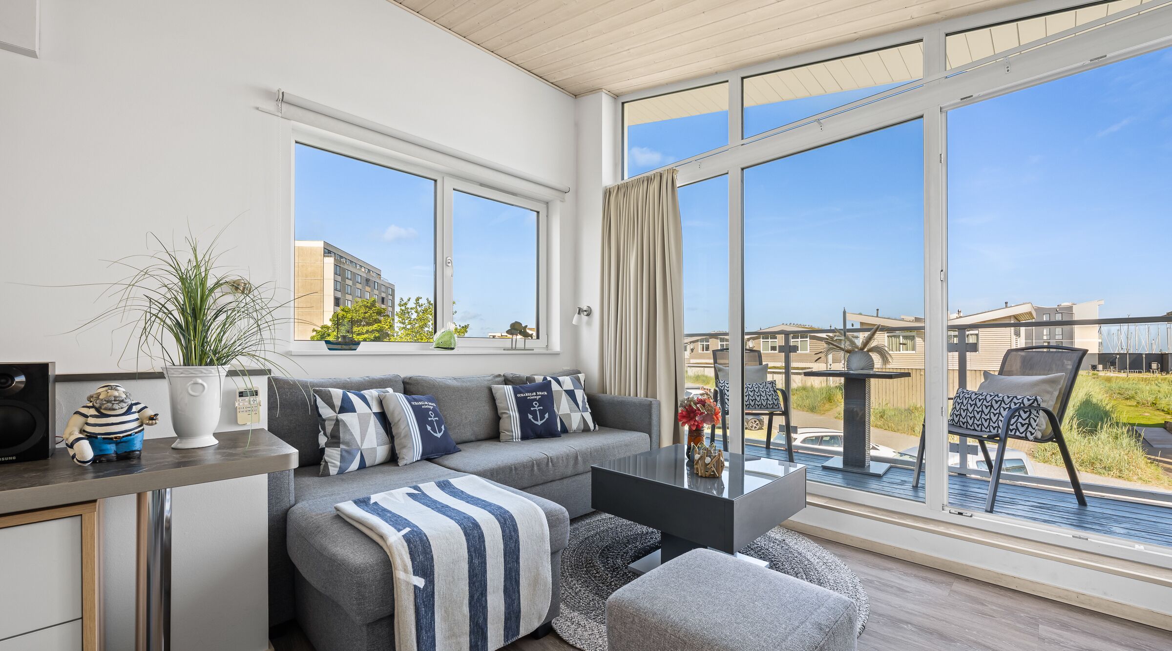 Fernseher, Kamin, DVD-Player, Stereoanlage