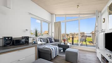 Fernseher, Kamin, DVD-Player, Stereoanlage