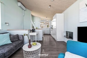 Fernseher, Kamin, DVD-Player, Stereoanlage