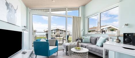 Tv, pejs, dvd-afspiller, stereoanlæg