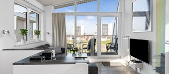 Port - good equipment, good sea view, large balcony. Garden, Whirlpool, Bikeport