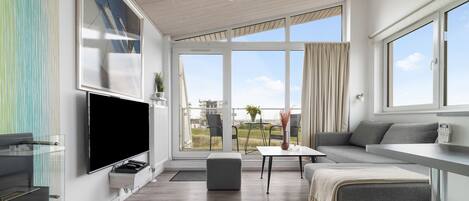 Tv, pejs, dvd-afspiller, stereoanlæg