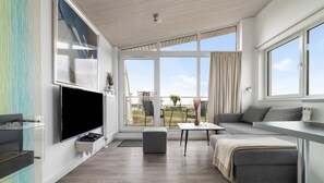 Fernseher, Kamin, DVD-Player, Stereoanlage