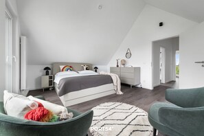 3 Schlafzimmer, Reisekinderbett, kostenloses WLAN, Bettwäsche