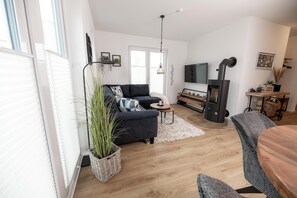 TV, fireplace, stereo