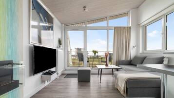 Fernseher, Kamin, DVD-Player, Stereoanlage