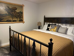 2 bedrooms, desk, free WiFi, bed sheets