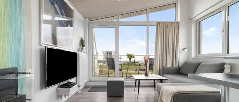 Tv, pejs, dvd-afspiller, stereoanlæg