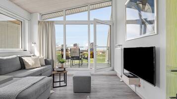 Fernseher, Kamin, DVD-Player, Stereoanlage