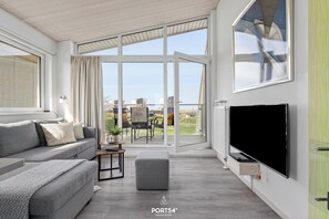 TV, fireplace, DVD player, stereo