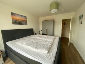 2 bedrooms, iron/ironing board, travel cot, free WiFi