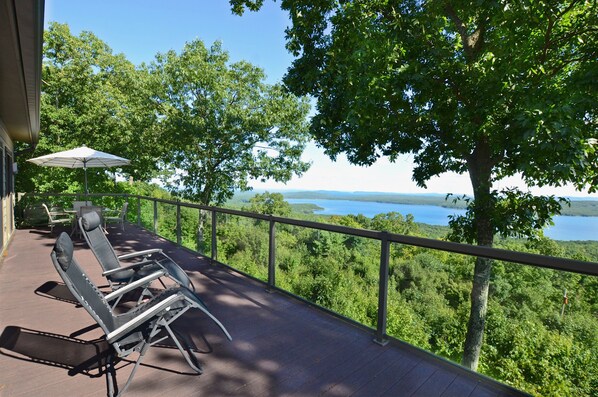 Terrace/patio - Unequalled Views of Reservoir & Mtns, Affordable, Totally Private (West Hurley)