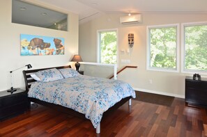 1 bedroom, travel cot, WiFi, bed sheets