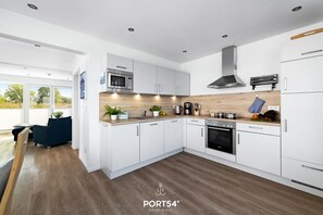 Køleskab, mikrobølgeovn, ovn, kogeplade