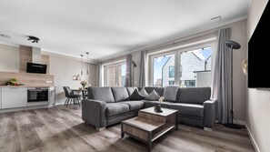 Fernseher, Kamin, Stereoanlage