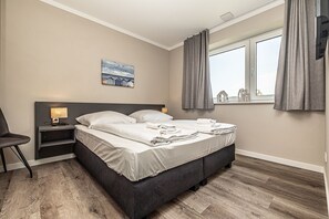 3 bedrooms, iron/ironing board, travel crib, free WiFi - Ferienhaus Gersten-koje Büsum (Büsum)