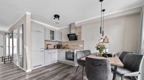 Fridge, microwave, oven, stovetop - Ferienhaus Gersten-koje Büsum (Büsum)