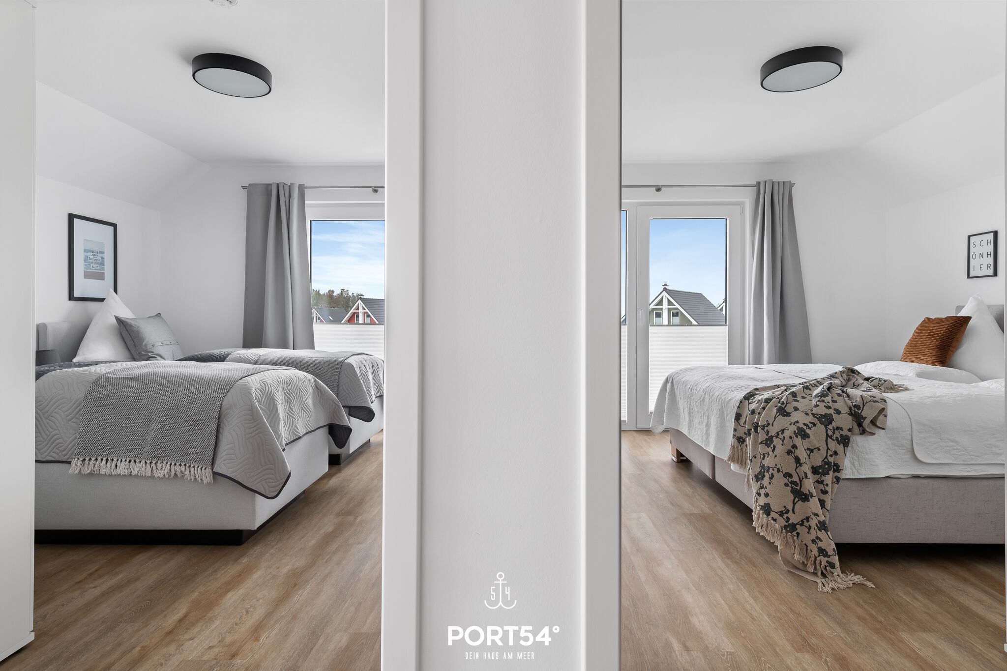 Una camera da letto moderna con un letto, un comodino, una finestra con tende e vista su una casa.