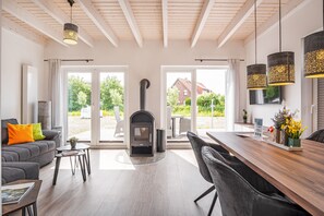 Televisión, chimenea y tenis de mesa 