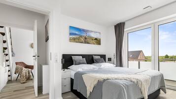 3 bedrooms, desk, iron/ironing board, travel cot