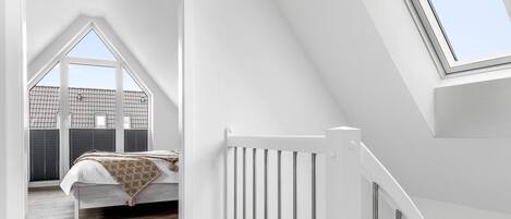 2 bedrooms, travel crib, free WiFi