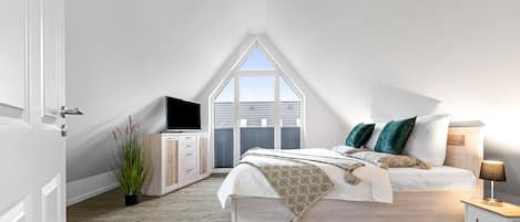 2 bedrooms, travel cot, free WiFi
