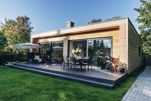 Outdoor dining - House Kowloon - Terrace, garden furniture, barbecue, washing machine, parking (Westerholz)