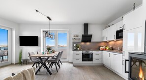Køleskab, mikrobølgeovn, ovn, kogeplade