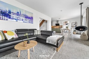 TV, fireplace, books, video library - Your home by the sea - luxurious, sauna, bioethanol stove, parking lot (Büsum)