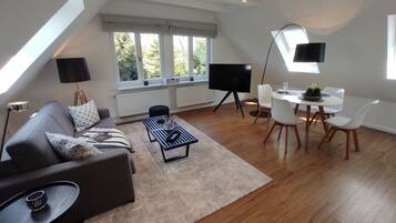 Fernseher, Videothek, Stereoanlage