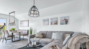 Televisión, chimenea y videoteca 