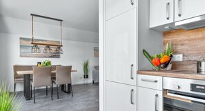 Fridge, microwave, oven, stovetop - Ferienwohnung Schnieke Bude Büsum (Büsum)