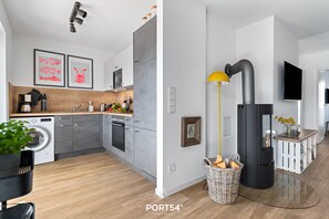 Fridge, microwave, oven, stovetop - Ferienwohnung Diek No. 1 Büsum (Büsum)