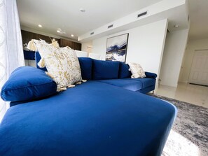 Living room - Lovely Wonderlux House 5BR by FL Keys MIA Marina (Florida City)