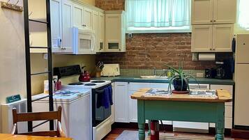 Micro-ondes, four, plaque de cuisson, lave-vaisselle