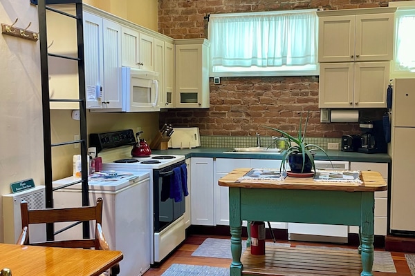 Microondas, horno, placa de cocina y lavavajillas