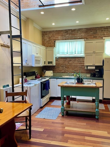 Sweet Downtown Studio