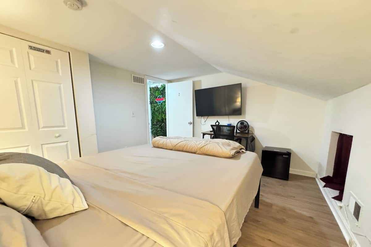 豪華客房 | 客房內保險箱、熨斗/熨衣板、免費無線上網