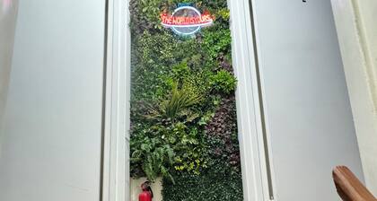 Downtown Private Rooms- Close to Topgolf