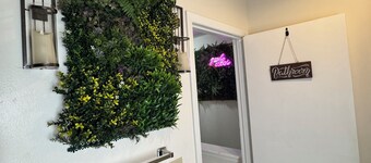 Downtown Private Rooms- Close to Topgolf