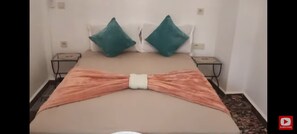 4 bedrooms, WiFi, bed sheets