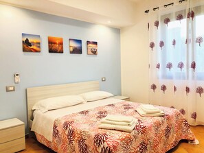 2 camere, una scrivania, culla da viaggio, Wi-Fi gratuito