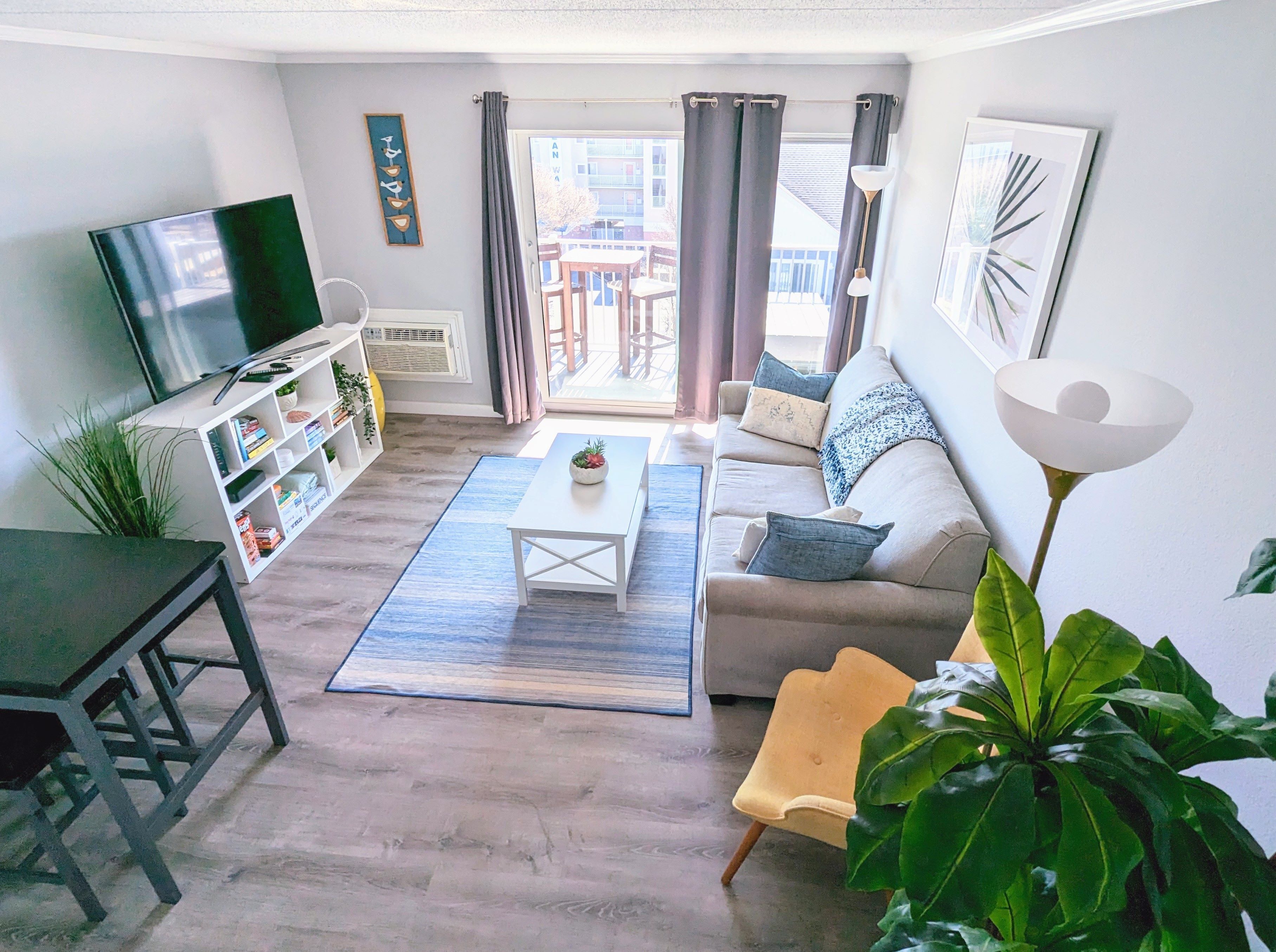 Ocean Side Condo with pool.  Sleeps 6.  Mid town, close to everything!