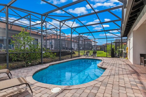 4 bedroom & 3 bathroom villa with pool