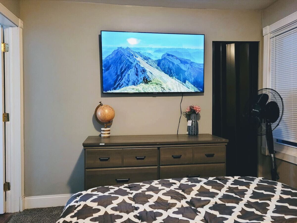 3 bedrooms, desk, iron/ironing board, free WiFi