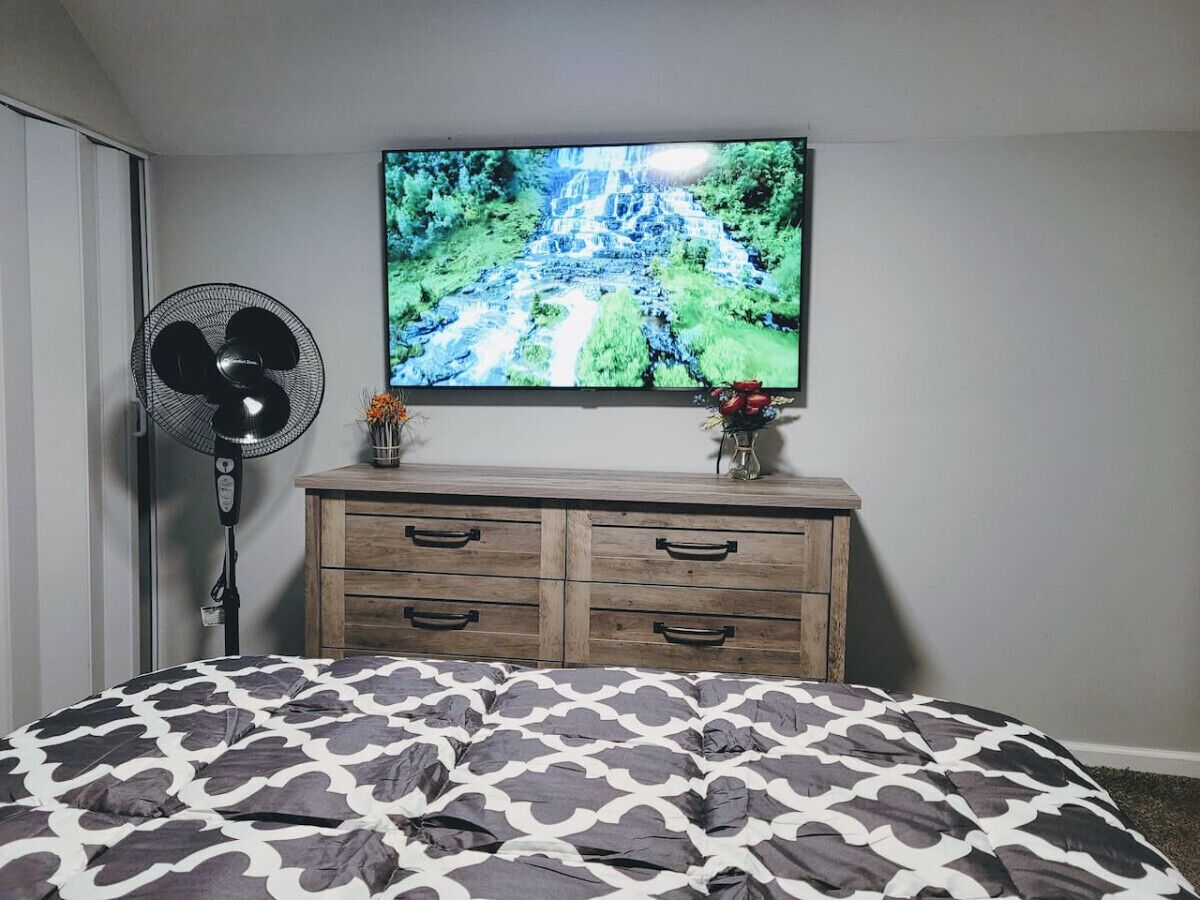 3 bedrooms, desk, iron/ironing board, free WiFi
