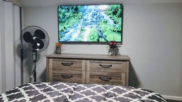 3 bedrooms, desk, iron/ironing board, free WiFi