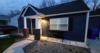 Nice house with private parking, king bed fenced yard